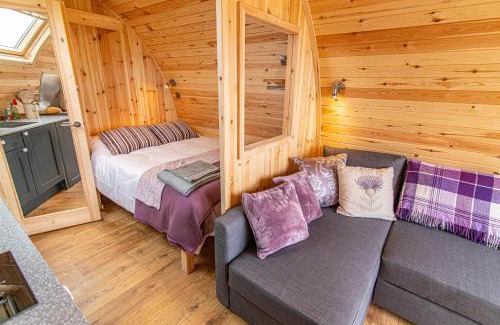 Aberfeldy Apartment | Farragon Luxury Glamping Pod with Hot Tub & Pet Friendly at Pitilie Pods