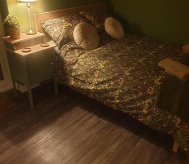 Farsley House | Farsley guest room seperate entrance with double bedroom and private shower room