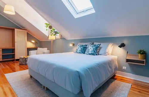 Santa Engracia Apartment | Fascinating 2 bedroom apartment with river view