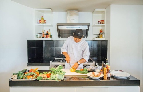 Ketewel Villa | Fascinating 6BR Beach Front Villa Located In Pabean Beach! Stunning View!