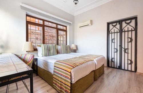 Kaleici Apartment | Fascinating Flat near Hadrians Gate