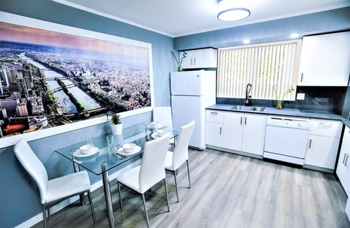 Winnipeg House | Fast CHECK-IN 3 Bedrooms & 3 Beds, Luxury House.