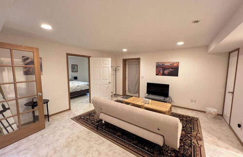 Point Roberts House | Fast Wifi - Guest Suite Separate Entrance