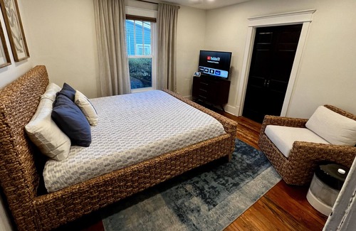 East End Cottage | Fatherland Cottage within walking distance of popular areas in Nashville.