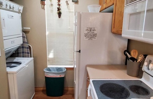 Hollister Condo | Favorite to Many~8 miles to Thunder Ridge~1 Dog Ok