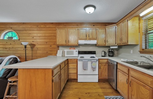 Double Springs House | Fawn Hideaway: 3 BR, 2 BA House in Double Springs, Sleeps 9