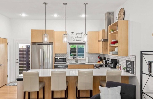 Fayetteville House | Fayetteville Getaway August Special Rates