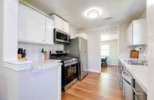 Fayetteville House | Fayetteville Retreat with Yard - Walk to Campus!