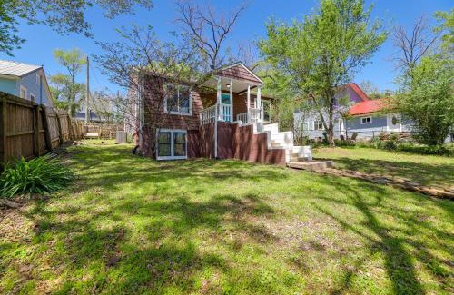 Fayetteville House | Fayetteville Retreat with Yard - Walk to Campus!