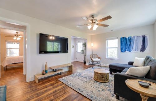 Fayetteville House | Fayetteville Retreat with Yard - Walk to Campus!