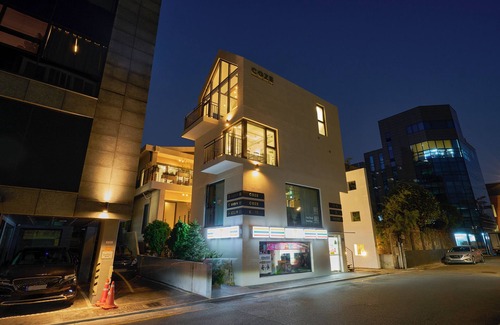 Yeonnam-dong House | FB Tailored Service Home near Hongik University Station