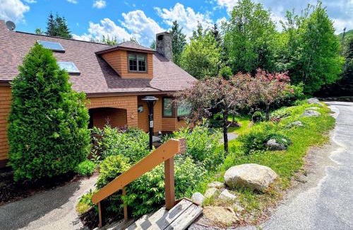 Bretton Woods Apartment | FC17 Stylishly renovated Forest Cottage walk to Bretton Woods ski trails wifi cable ping pong