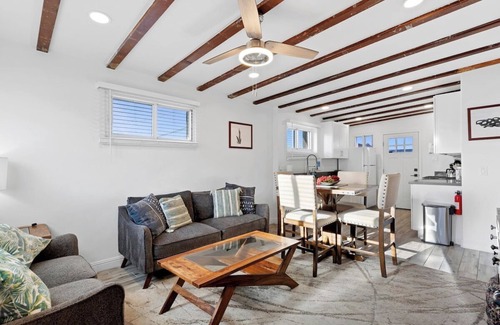 Evans Churchill Apartment | Featherlight Cottage with BBQ and Hot Tub