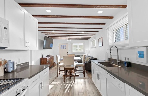 Evans Churchill Apartment | Featherlight Cottage with BBQ and Hot Tub