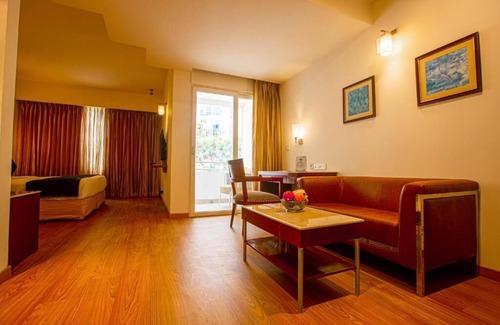 Krishnarajapura Hotel | Featherlite Evoma Hotel