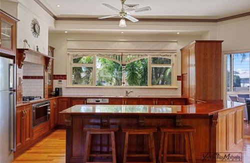 Yarrawonga House | Federation home in town, close to lake & shops