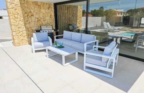 Mutxamel Villa | Fee4me Exclusive Villa with Pool and Parking