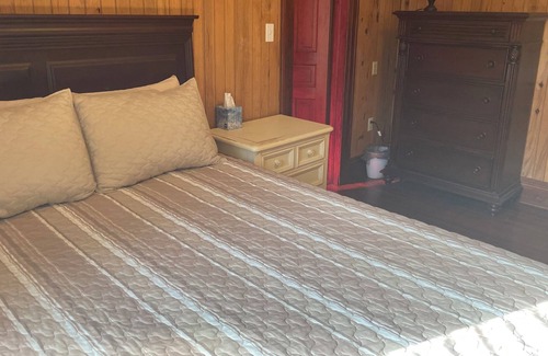 Williston House | Feel at home in comfortable Williston Historic Hm close to everything you need.