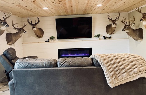 Arcadia House | Feel at home in this comfortable getaway steps away from beautiful Memorial Park