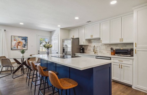 The Colony House | Feel at Home! New Renovated House By *Grandscapes*