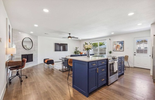 The Colony House | Feel at Home! New Renovated House By *Grandscapes*