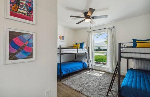 The Colony House | Feel at Home! New Renovated House By Grandscapes