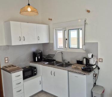 Aigaleo Apartment | Feel Breeze Athens