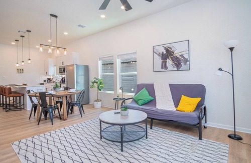 Denver Heights Cottage | Feel, Chill and Enjoy 4br/3ba Near Fun Riverwalk!