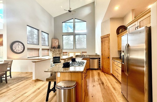 Woodmoor House | Feel on Top of the World at The Fox Den Retreat! Private Hot Tub and Views!
