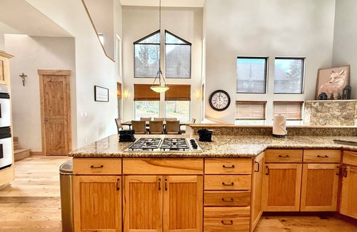 Woodmoor House | Feel on Top of the World at The Fox Den Retreat! Private Hot Tub and Views!