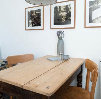 Barendorf Apartment | FeelsLikeHome - Schöne&zentral angebundene Altbauwohnung mit Parkplatz