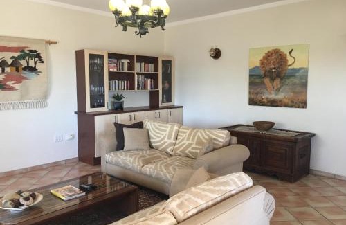 Windhoek House | Felsenblick Self-Catering