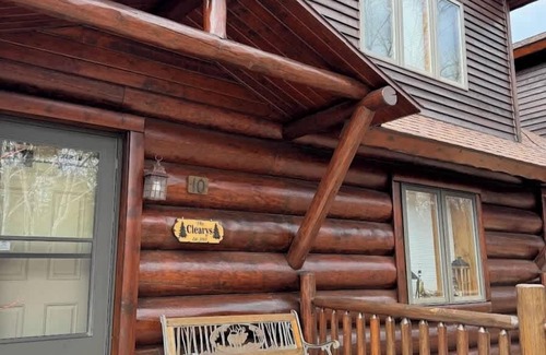 Minocqua Condo | Fence Lake Condo #10 - Docking, WIFI, Beach