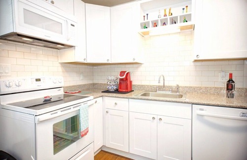 Duke Park House | Fenced-No Steps-Pets-DownTown-Fast Wi-fi-Super Kitchen