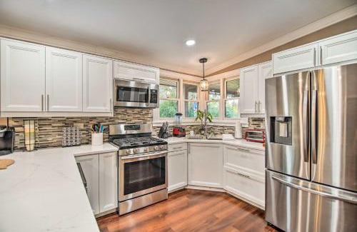 Fox River Grove House | Fenced Yard Fox River Grove Home, Dogs Welcome