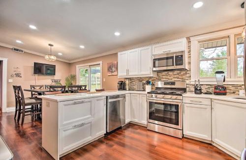 Fox River Grove House | Fenced Yard Fox River Grove Home, Dogs Welcome
