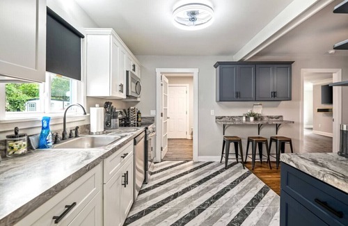Petersburg House | Fenced Yard, Swing Set: Pawfect for Family & Dogs!