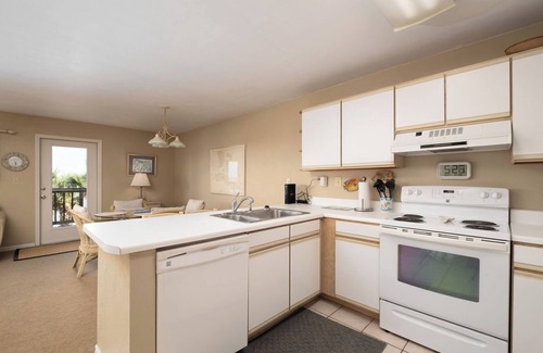 Cedar Key Condo | Fenimore Mill 5C Sunrises, Pool & Hot Tub!