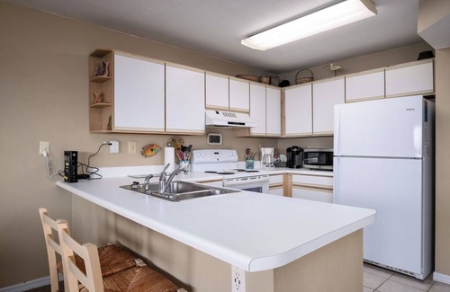 Cedar Key Condo | Fenimore Mill 5C Sunrises, Pool & Hot Tub!
