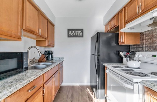 Lake Fenton Apartment | Fenton Flats- Suite 1 With On Site Hot Tub and Personal Garage