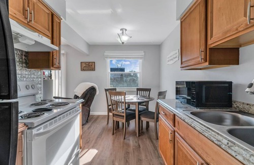 Lake Fenton Apartment | Fenton Flats- Suite 1 With On Site Hot Tub and Personal Garage