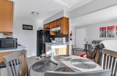 Lake Fenton Apartment | Fenton Flats- Suite 1 With On Site Hot Tub and Personal Garage