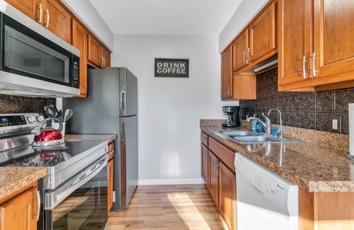 Lake Fenton Apartment | Fenton Flats- Suite 2 With On Site Hot Tub and Personal Garage