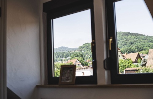 Bischofsheim an der Rhon Condo | Ferienwohnungen Über den Dächern mit Familienbett