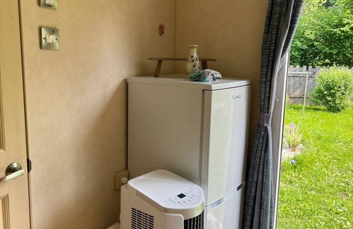 Bad Ischl RV Rental | 'Ferien Tiny House Am Waldrand' with mountain view, garden and WiFi