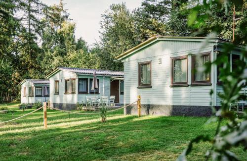 Luetow House | Ferienhäuser Insel Usedom Waldhaus 3 mit Whirlpool - Direkt am Achterwasser