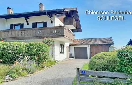 Breitbrunn a. Chiemsee House | Ferienhaus für 8 Personen, 190 qm, 4 Schlafräumen, 2 Bäder, Terrasse und Garten