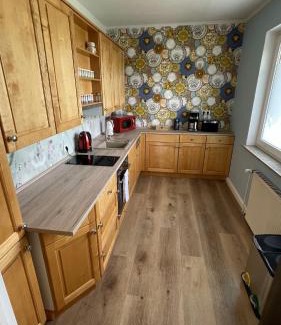 Bad Hersfeld House | Ferienhaus An der Weinrebe in Bad Hersfeld mit Garten, 2 Bäder, 2 Schlafzimmer & Küche - gratis Parkplätze