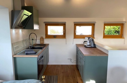 Kolbingen House | Ferienhaus Blaue Pause - Studio, Dusche, WC, Wohn-/schlafraum