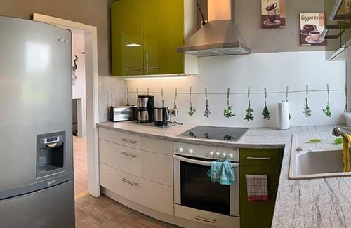 Hilders House | Ferienhaus Casa Roja - Ferienhaus, Dusche und Bad, WC, 2 Schlafräume